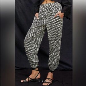 Anthropologie Black and White Patterned Jogger pant.
